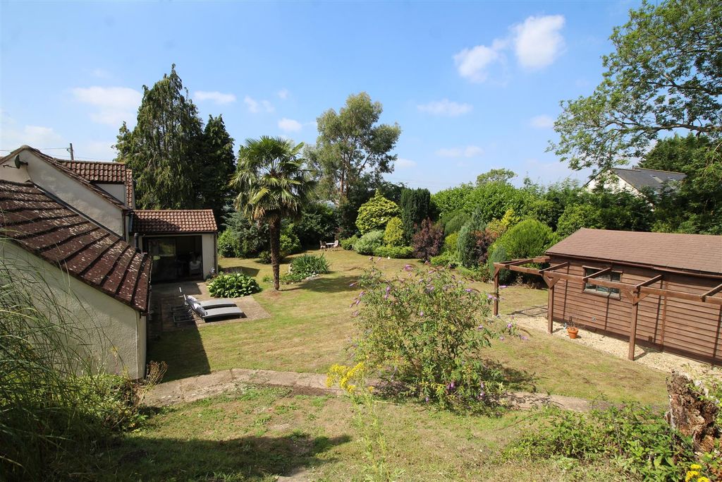 Property photo 2 of 16 Garden 3.Jpg