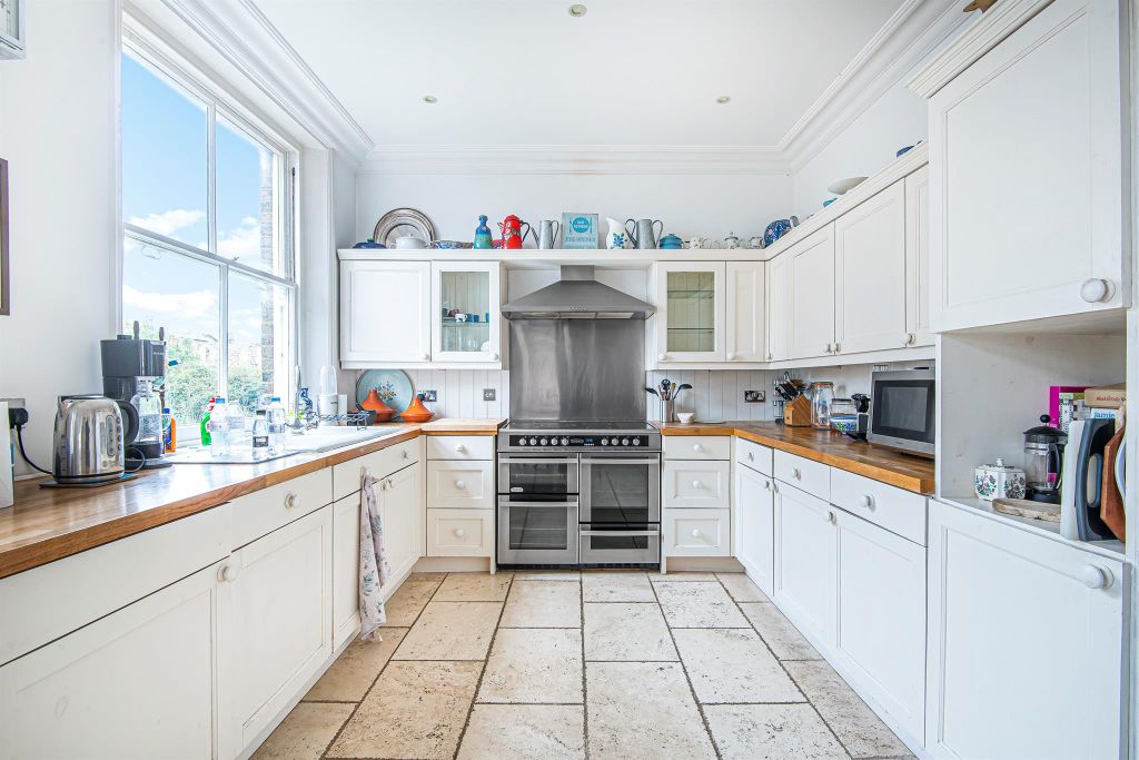 Property photo 2 of 10 Front