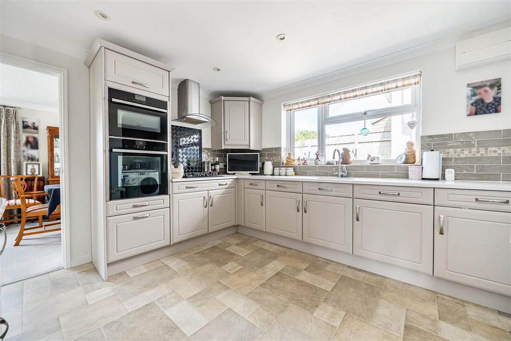 Property photo 2 of 15 Kitchen