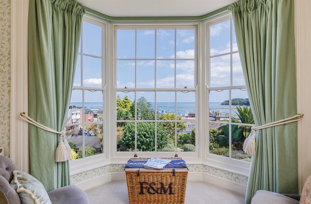 Property photo 2 of 61