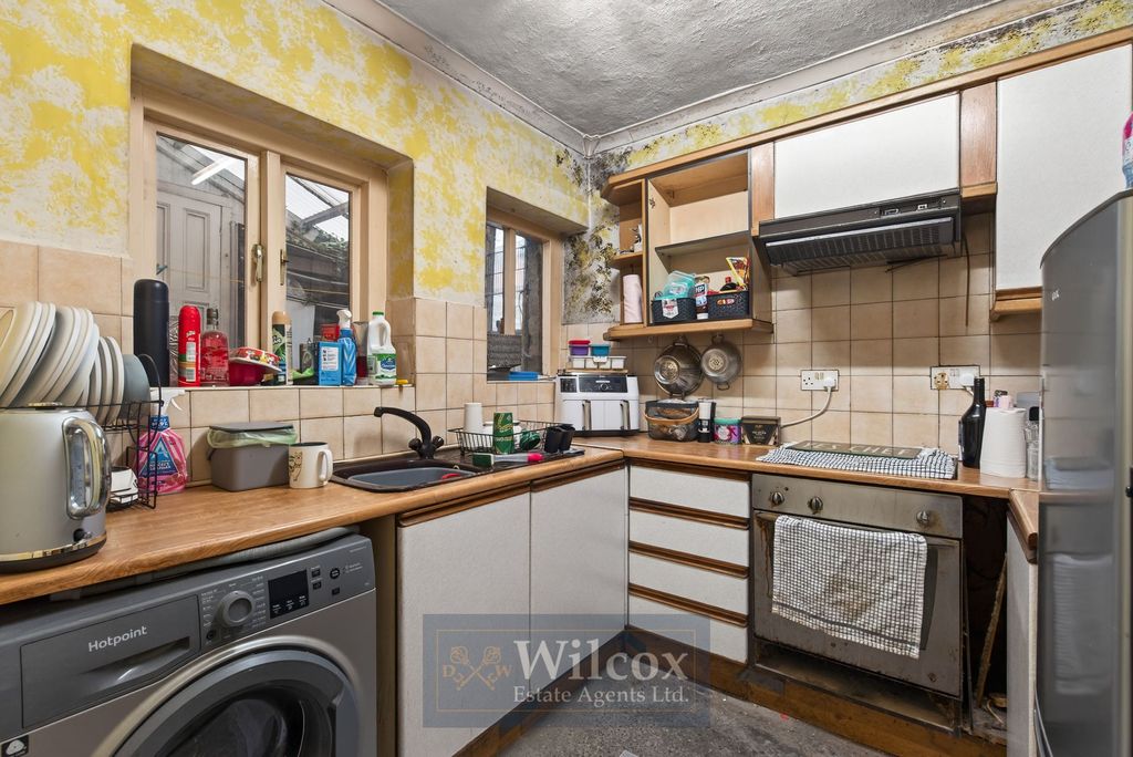 Property photo 3 of 18