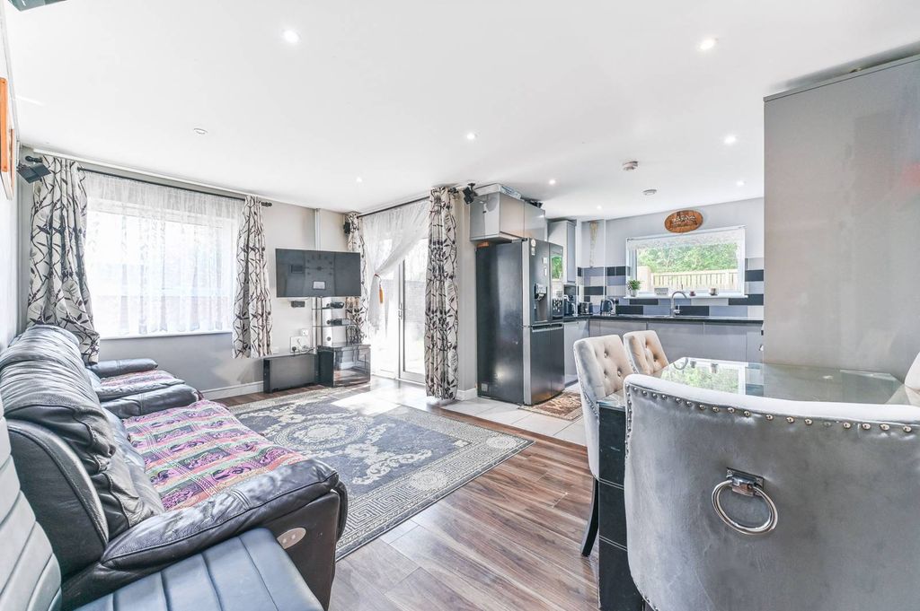 Property photo 2 of 12