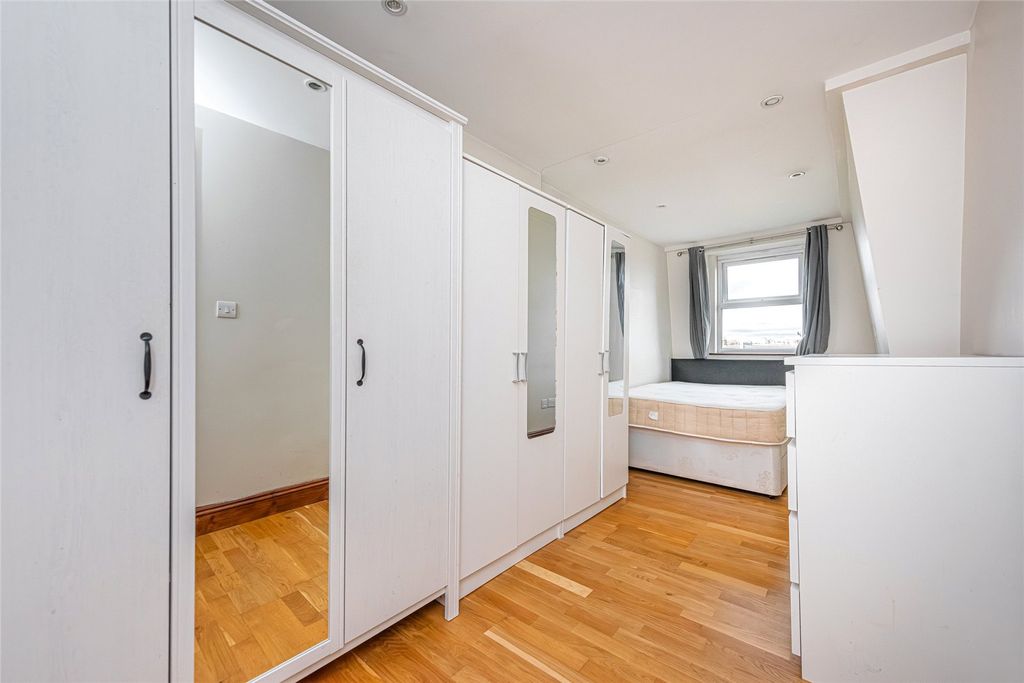 Property photo 2 of 6 Picture No. 11