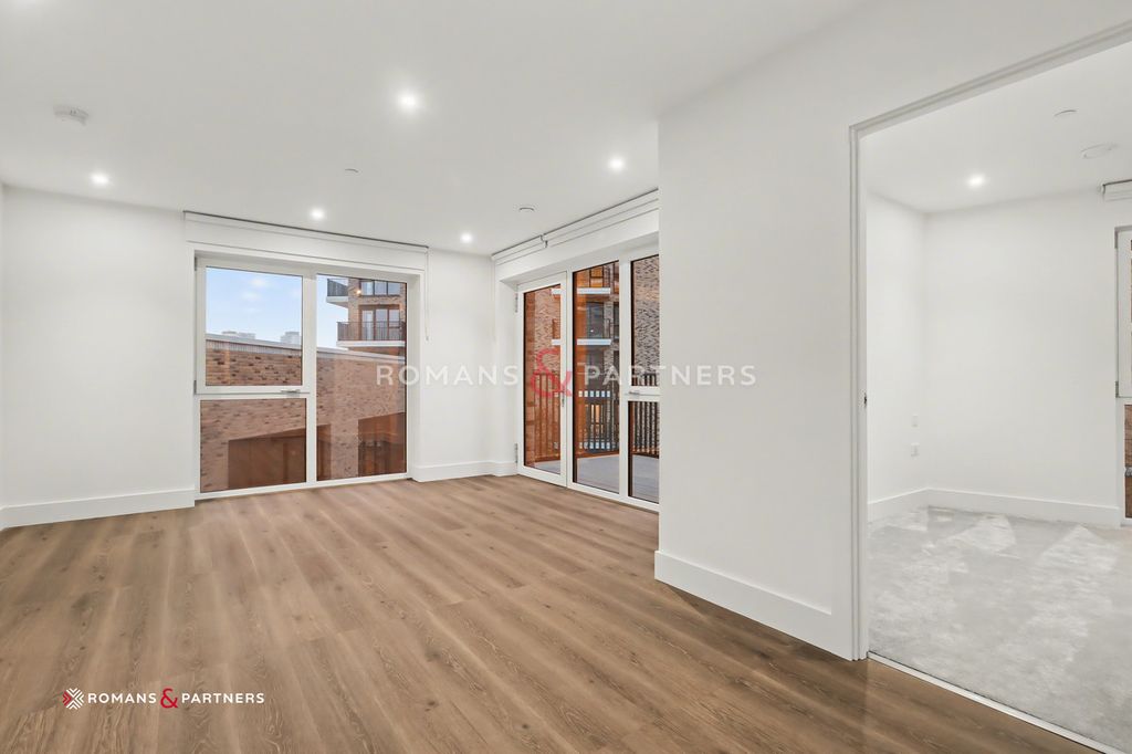 Property photo 2 of 25