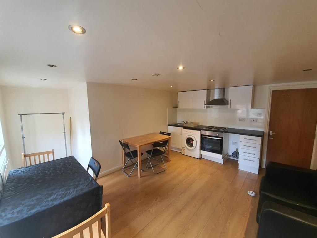 Property photo 1 of 6 Photo 4