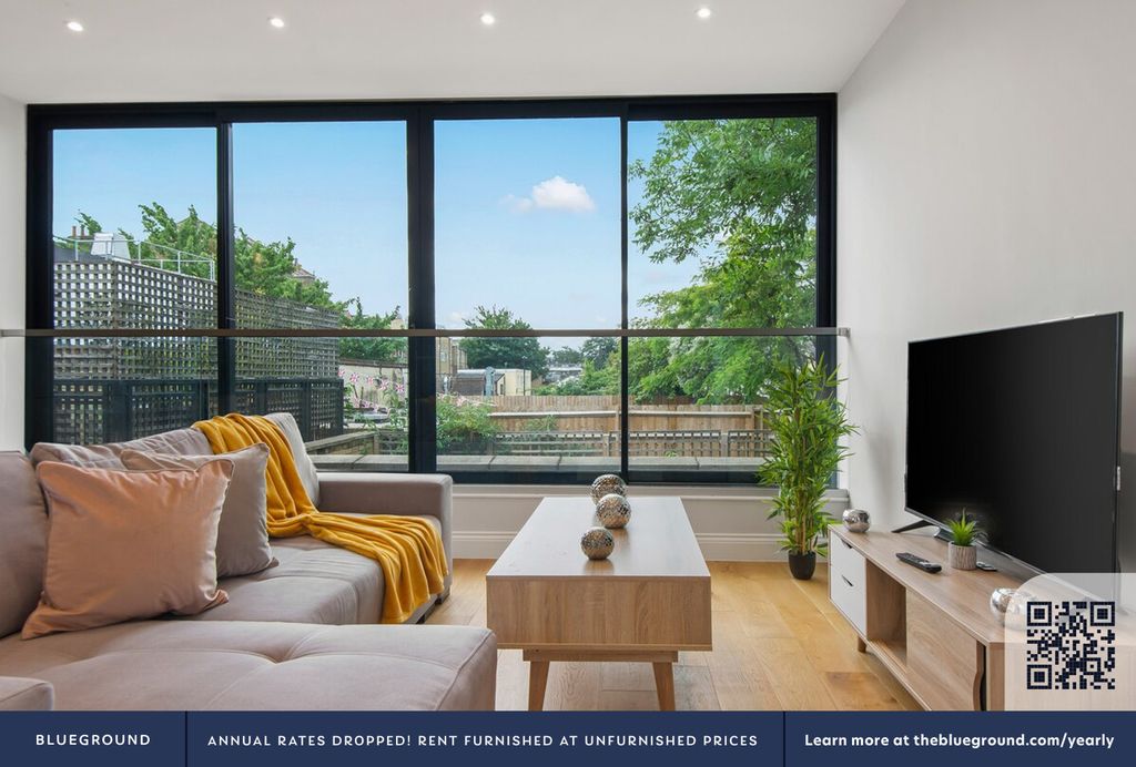 Property photo 3 of 22 Living Room