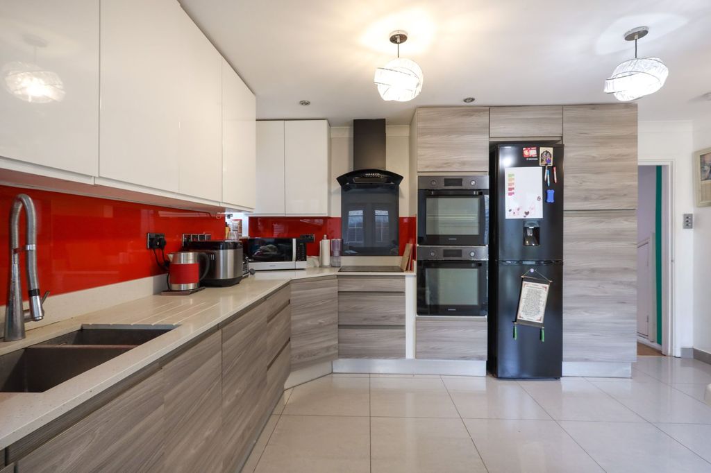 Property photo 3 of 13 Kitchen