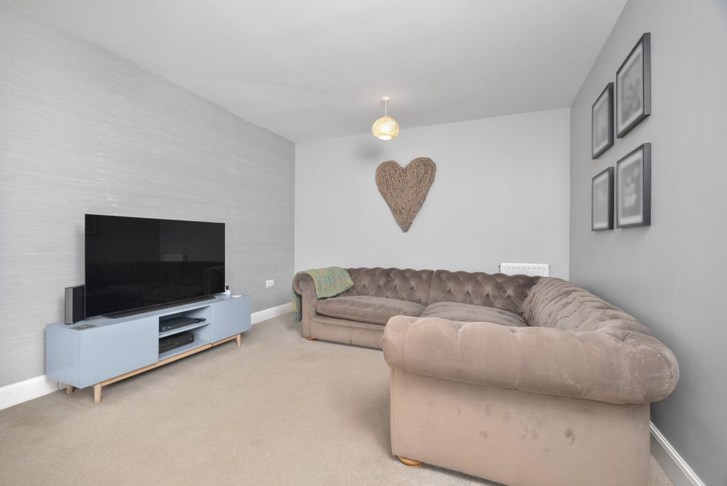 Property photo 3 of 30