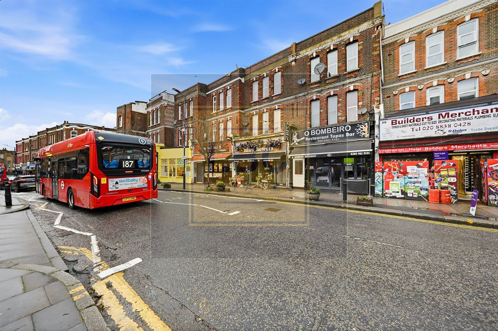 Property photo 3 of 44