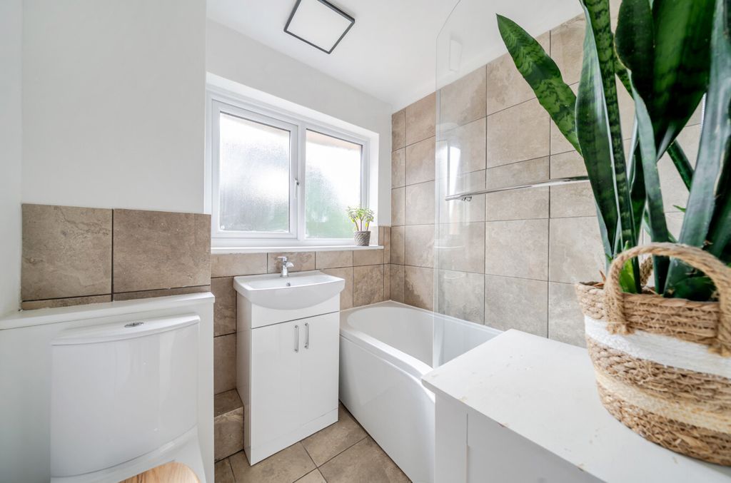 Property photo 2 of 16 Bathroom