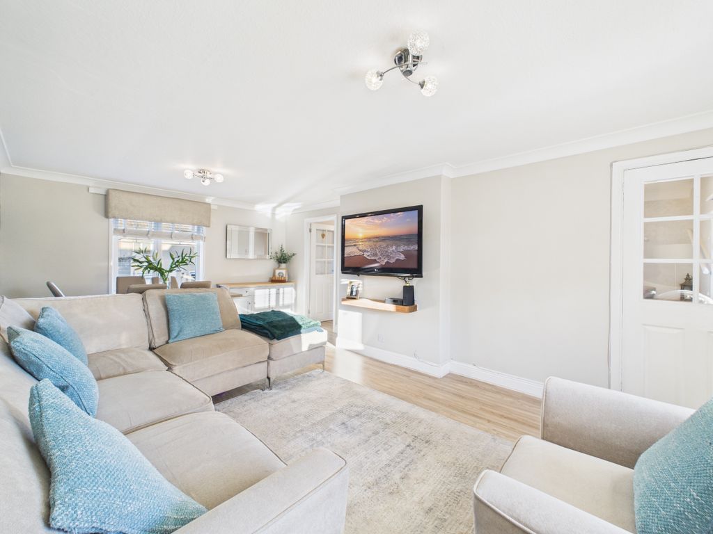 Property photo 3 of 27