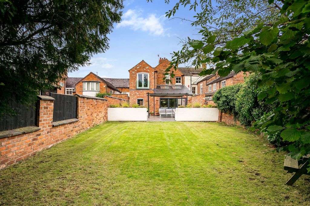 Property photo 2 of 47