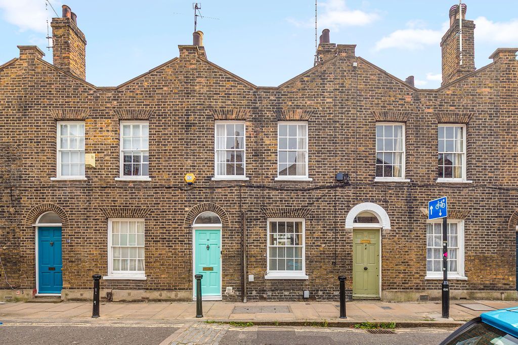 Property photo 1 of 32