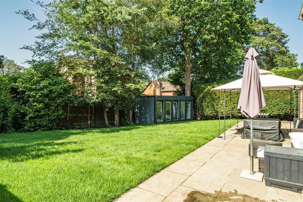 Property photo 2 of 23