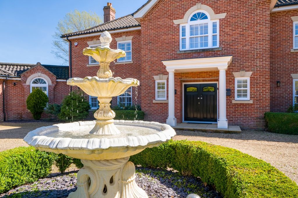 Property photo 3 of 44 1440Px_Oakwood Manor - 7