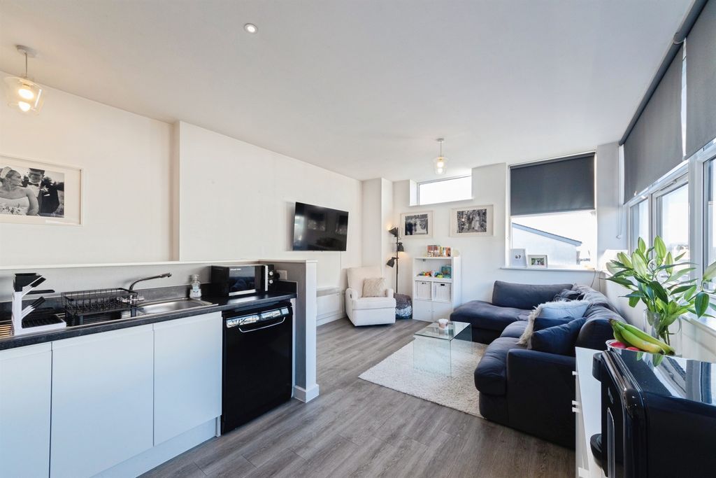 Property photo 2 of 16