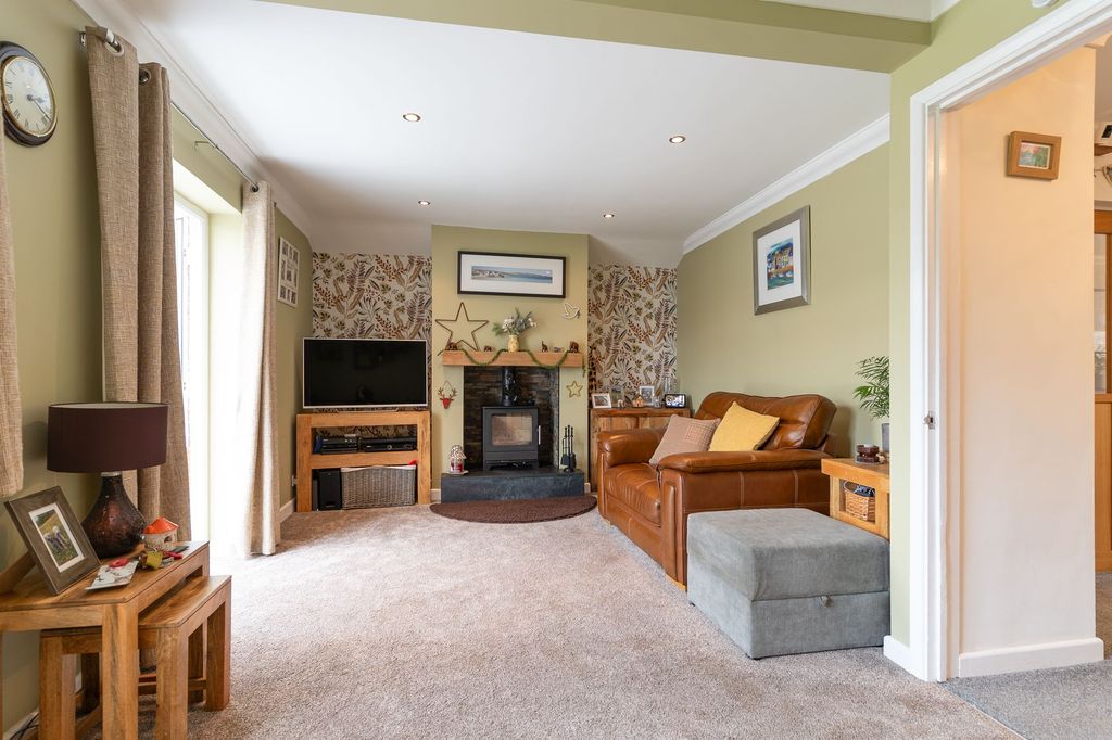 Property photo 3 of 32