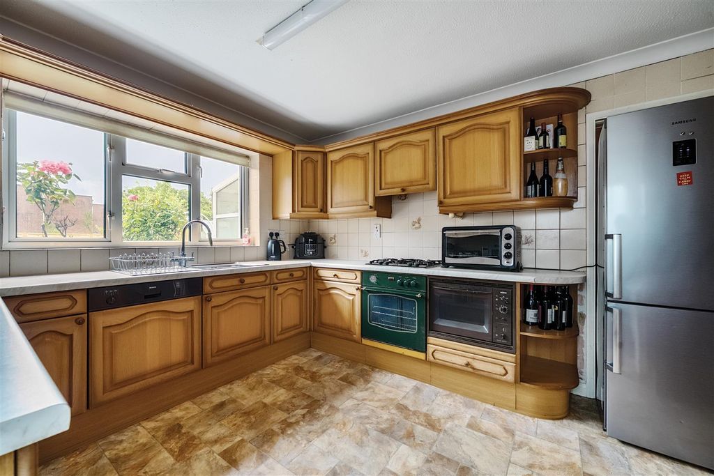 Property photo 2 of 16 Kitchen