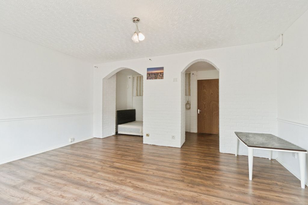 Property photo 3 of 20 Pbox-Img.Jpg