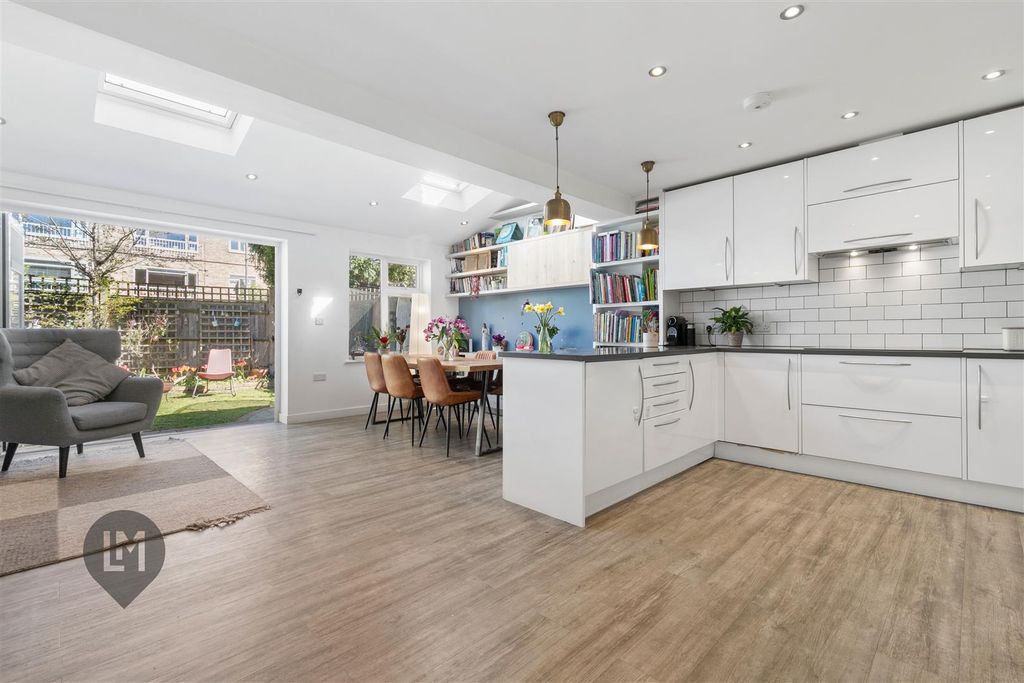 Property photo 1 of 7 Living/Kitchen/Dining Room