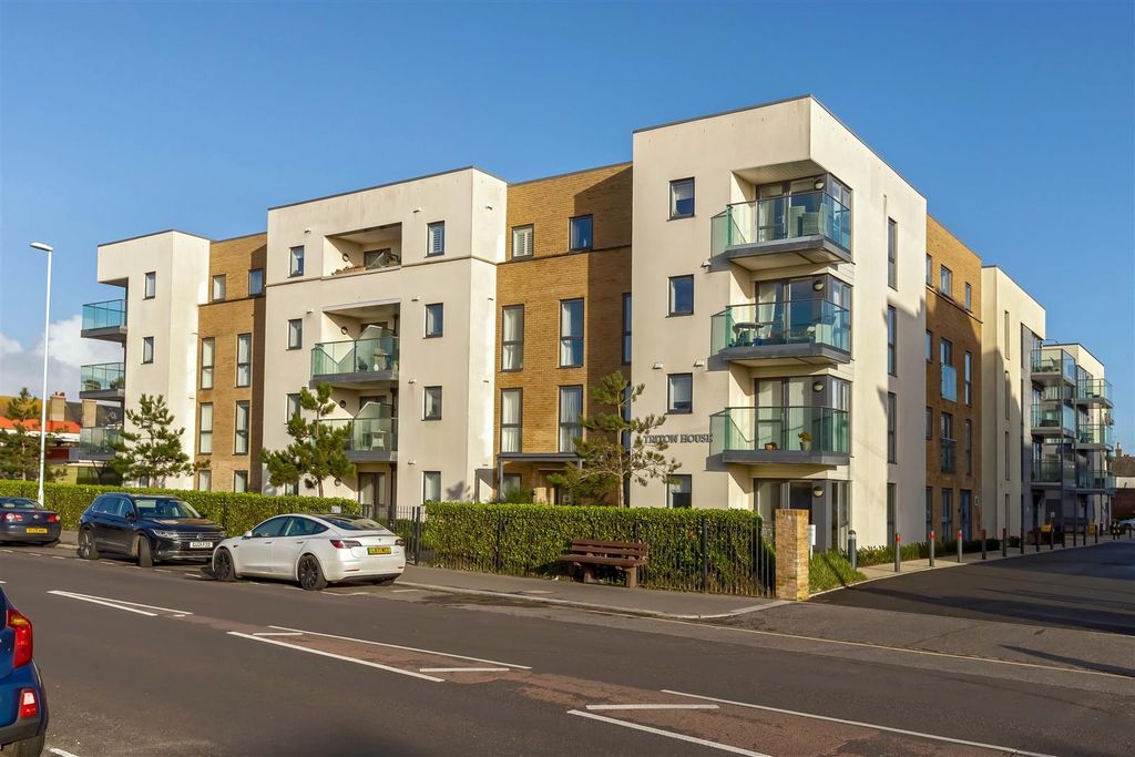 Property photo 1 of 13 Triton House_15.Jpg