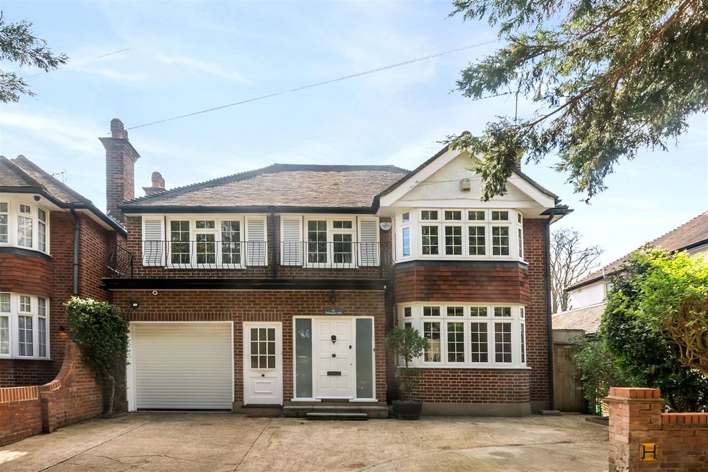 Property photo 2 of 27