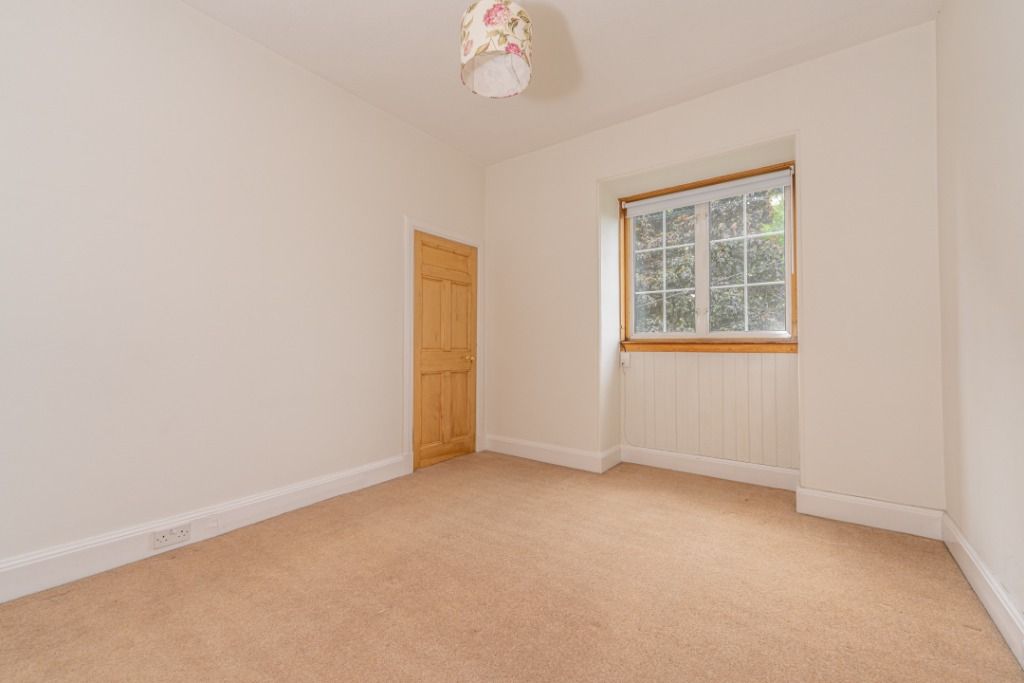 Property photo 2 of 33