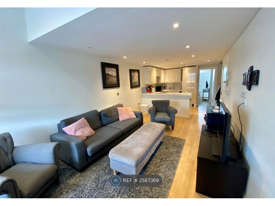 Property photo 1 of 8 Living Area