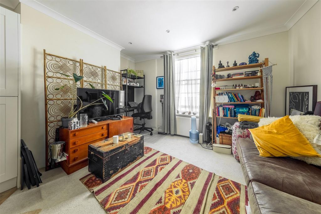 Property photo 2 of 11 Cross Street-4.Jpg
