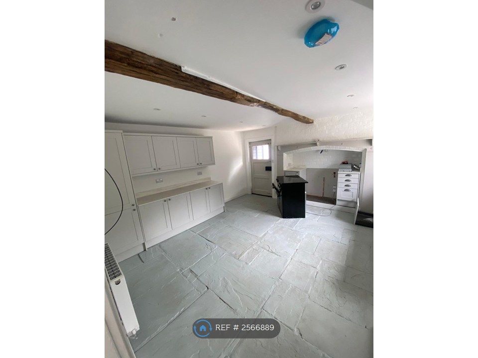 Property photo 2 of 10 New Fitted Kitchen (Large)