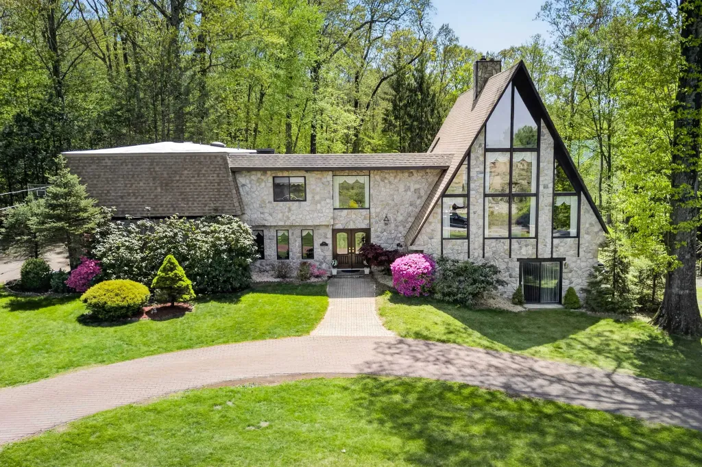 Property photo 1 of 31