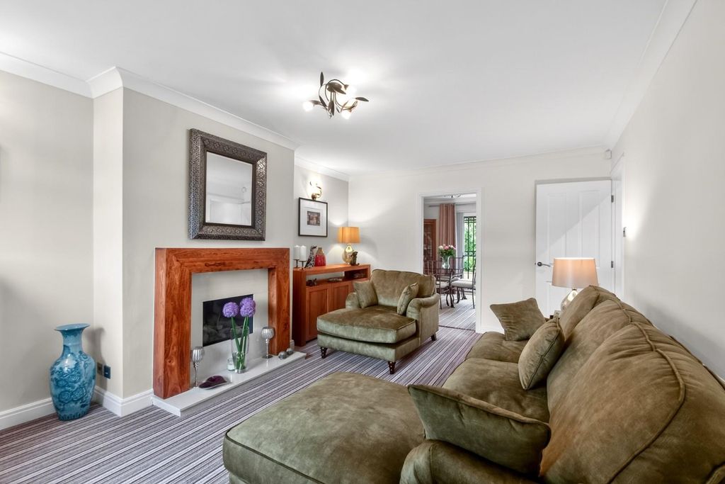 Property photo 3 of 17 14Poplarcrescent-22.Jpg