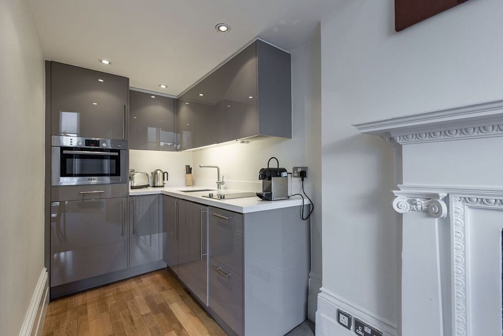 Property photo 1 of 11 Kitchen