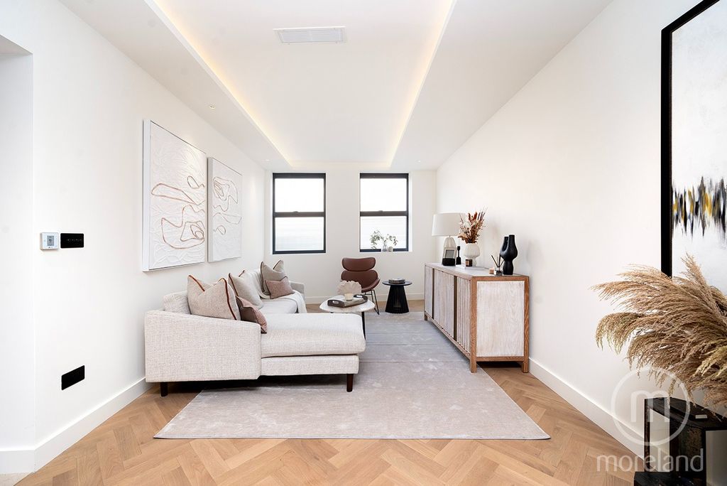 Property photo 3 of 18 2868557