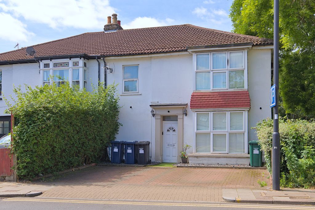 Property photo 1 of 18 Photo 9