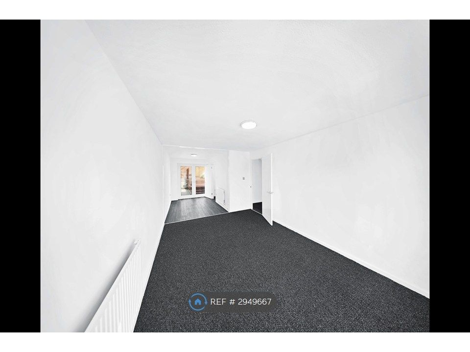 Property photo 3 of 11 Living Room