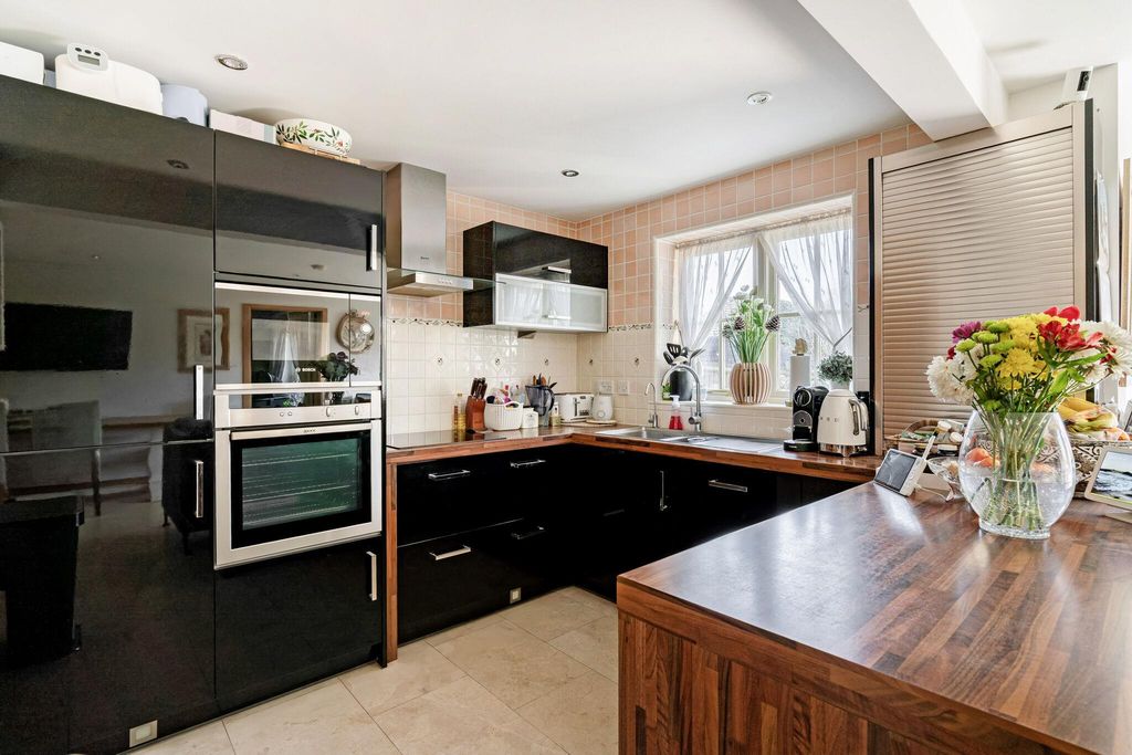 Property photo 3 of 13 Image