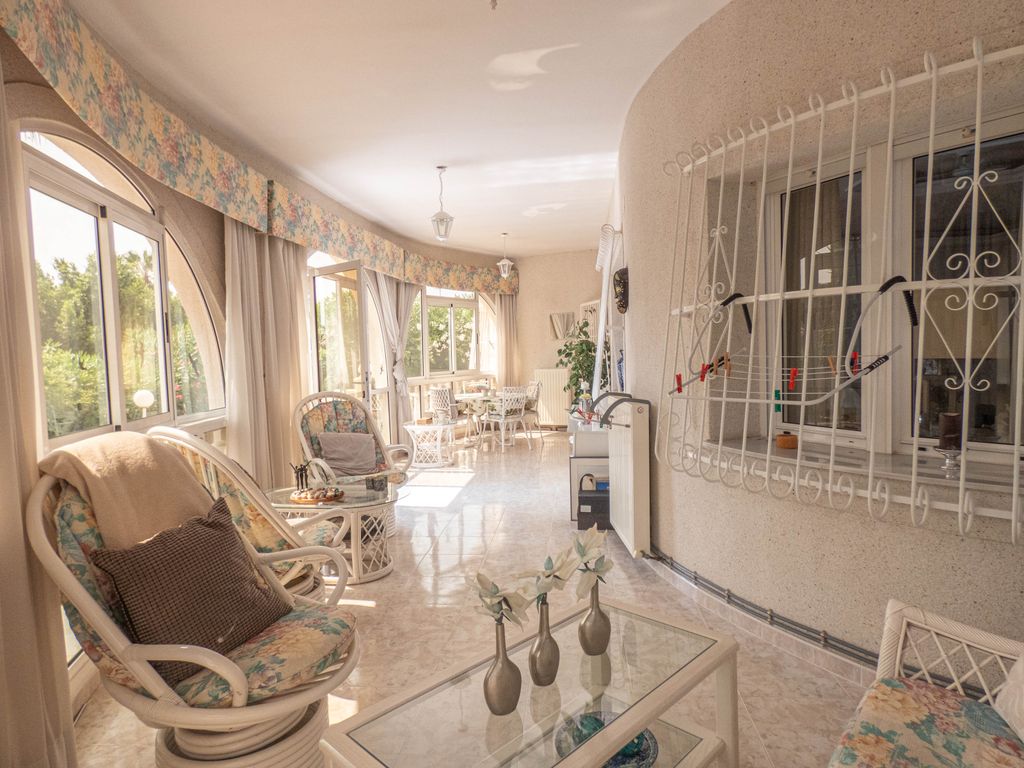 Property photo 2 of 48