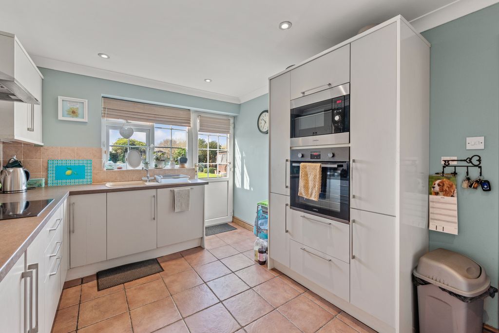Property photo 2 of 41