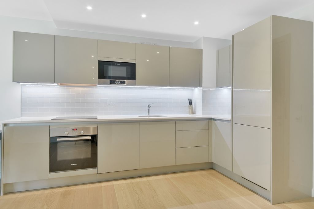 Property photo 2 of 10 Kitchen