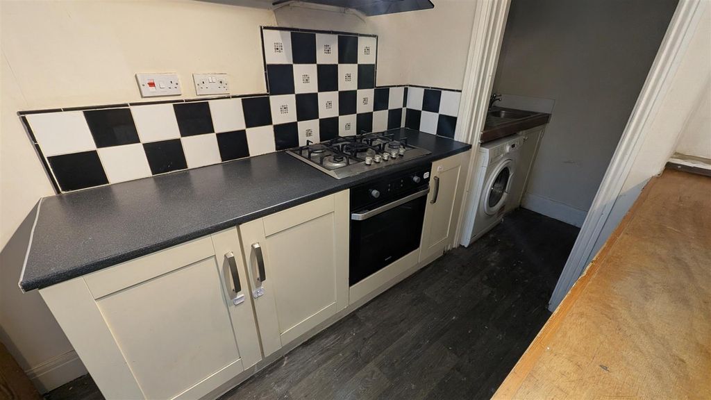 Property photo 3 of 15 Kitchen