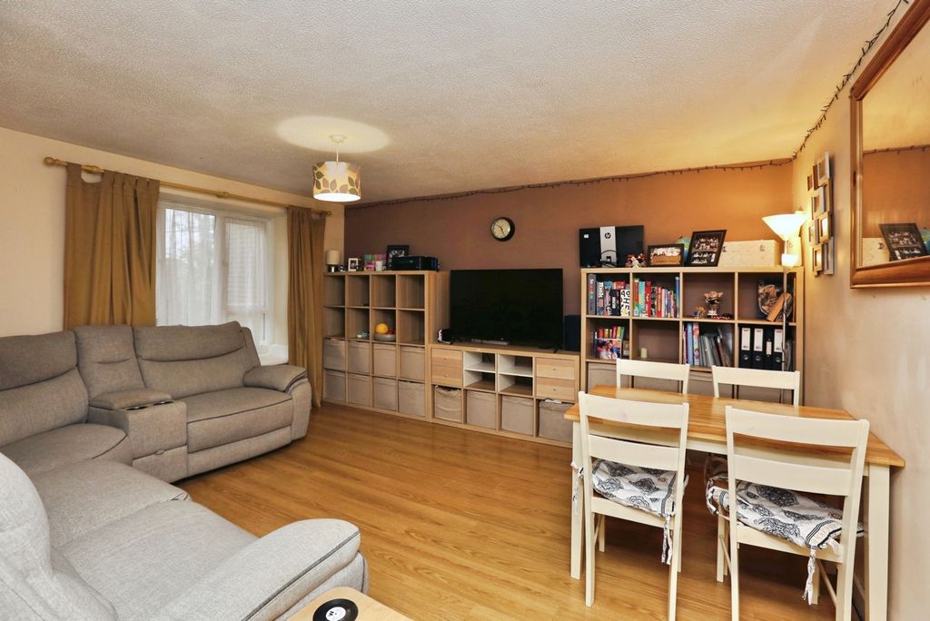 Property photo 2 of 17 Photo