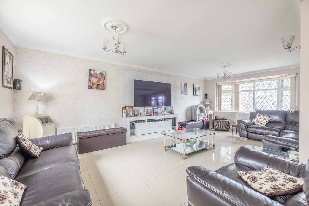 Property photo 2 of 26