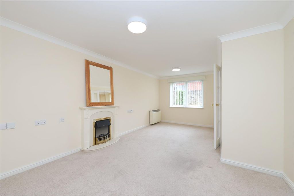 Property photo 3 of 10 Living Room