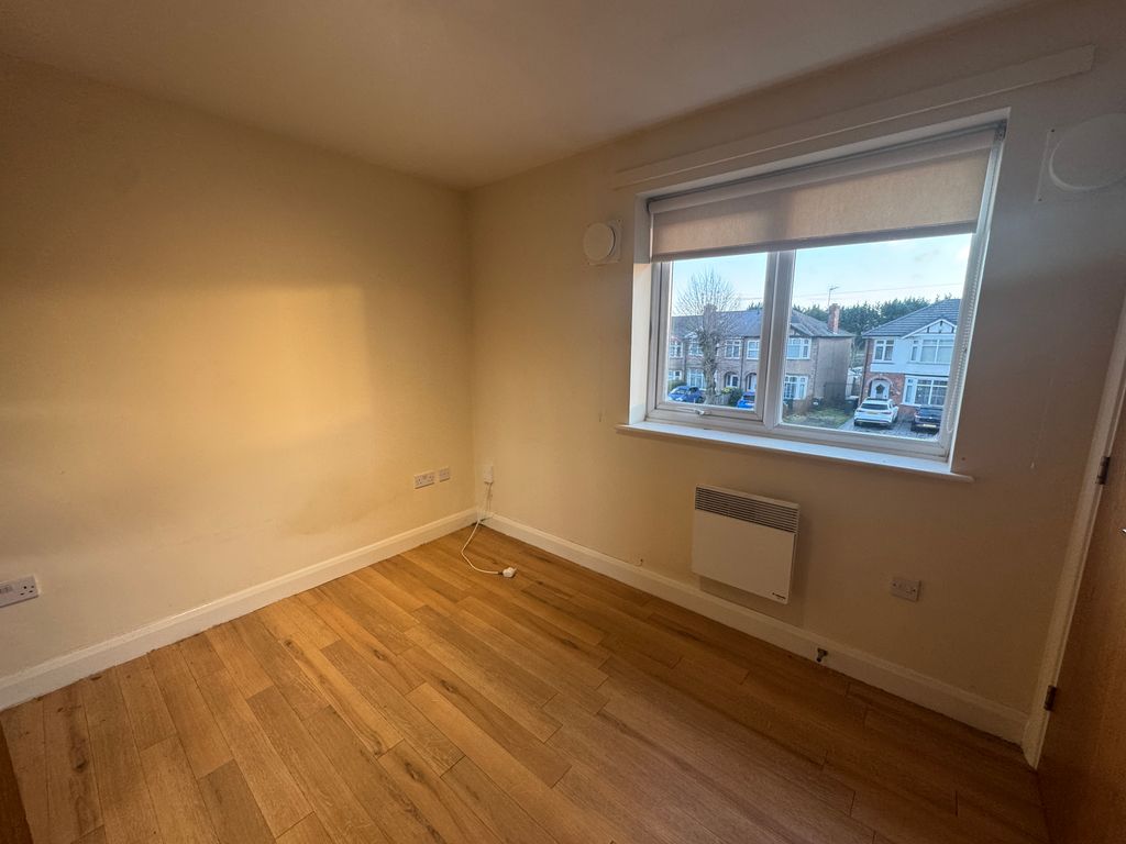 Property photo 3 of 10 Bedroom 3