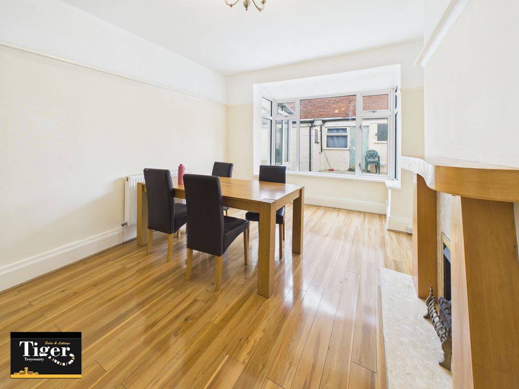 Property photo 3 of 16 Cam02176G0-Pr0818-Still004