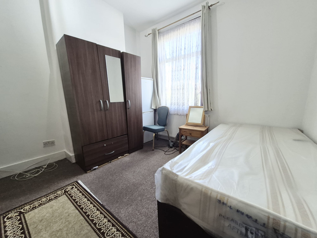 Property photo 3 of 6 8744c647-8ee1-44Fa-8486-F1Fa3E136c63