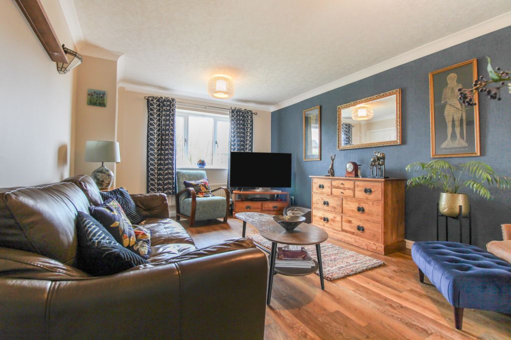 Property photo 3 of 18 Living Room