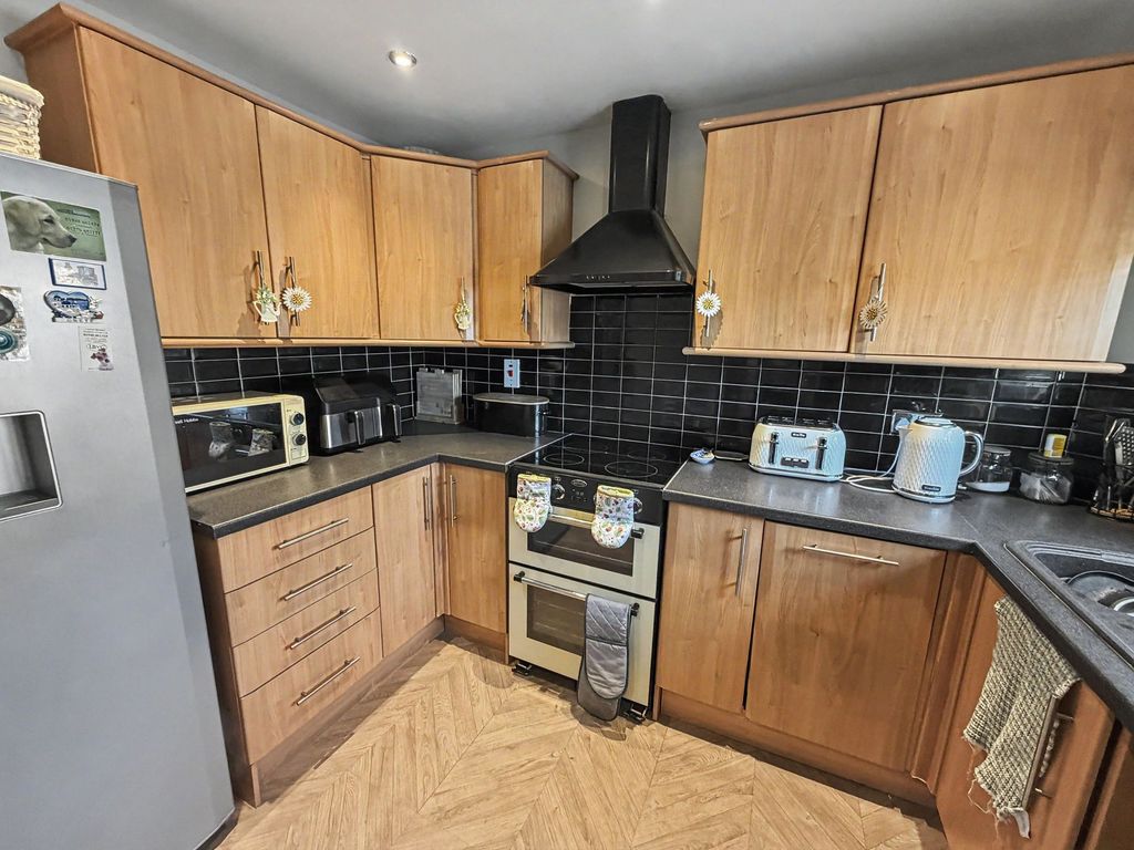 Property photo 2 of 20