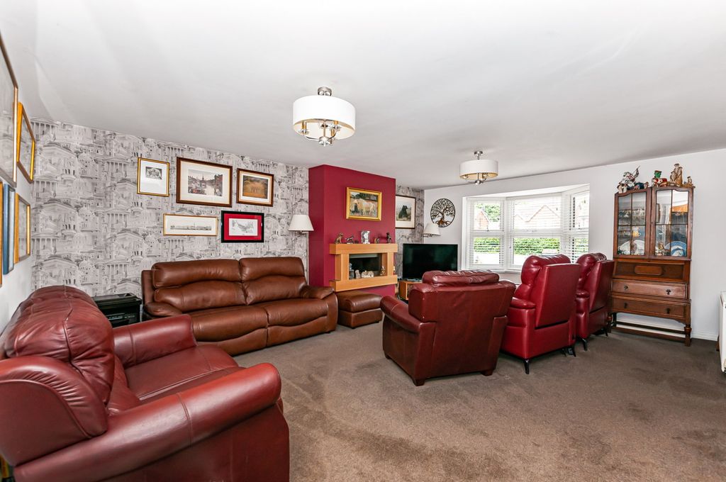 Property photo 2 of 20